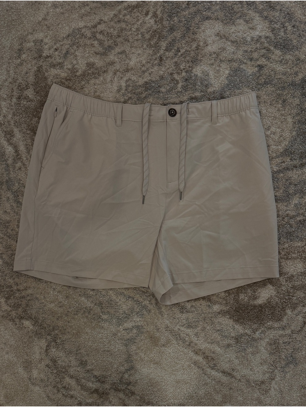 chubbies Men's Flat Front Shorts – Light Taupe
